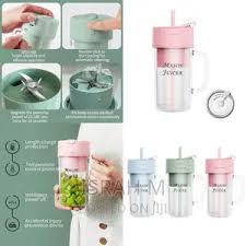 New straw juicing cup and blender. USB charging portable juicer,